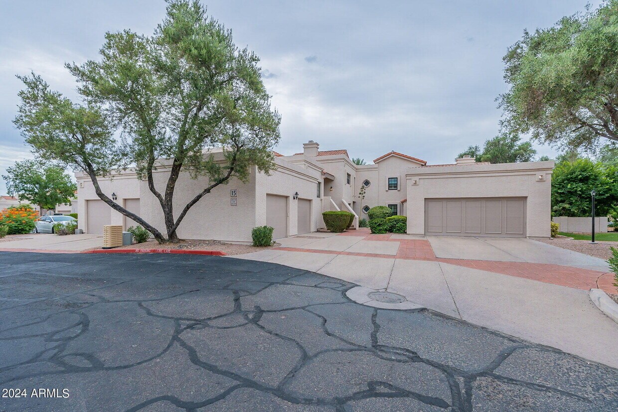 Foto principal - 7800 E Lincoln Dr