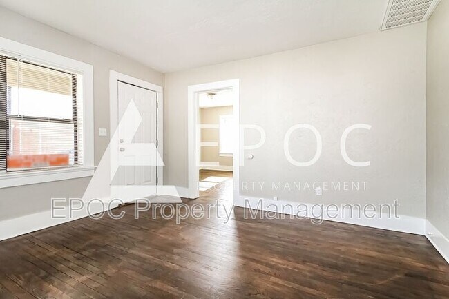 Foto del edificio - 705 E Hughbert St