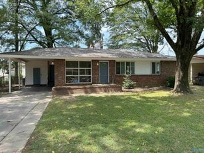 1707 Buena Vista Cir SE