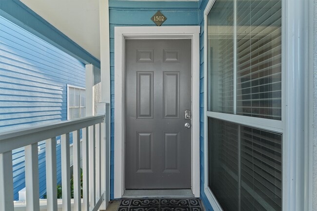 Building Photo - 3506 Cove View Blvd