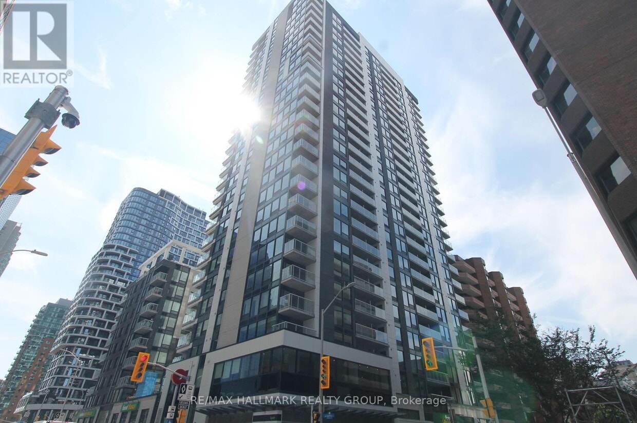 Primary Photo - 340-1340 Queen St