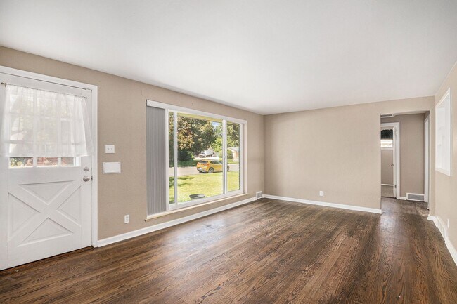 Foto del edificio - Spacious 3 Bed 1 Bath in the heart of Sout...
