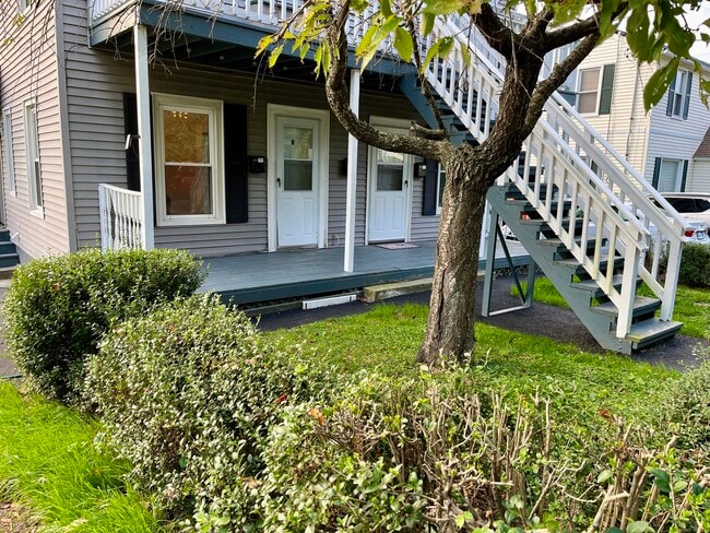 Building Photo - 111 Kneen St