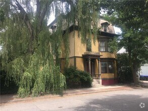 Building Photo - 37 Willow St