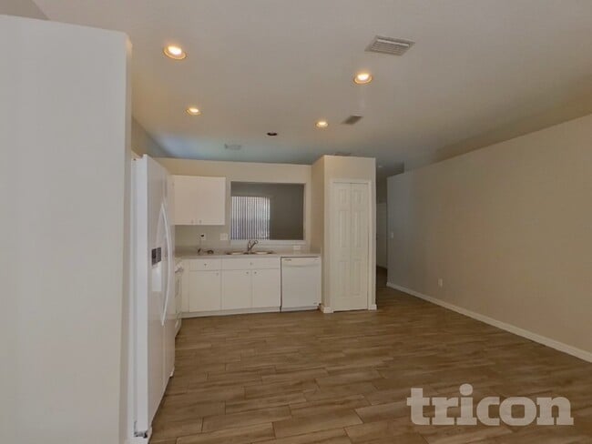 Building Photo - 6705 Cambridge Park Dr