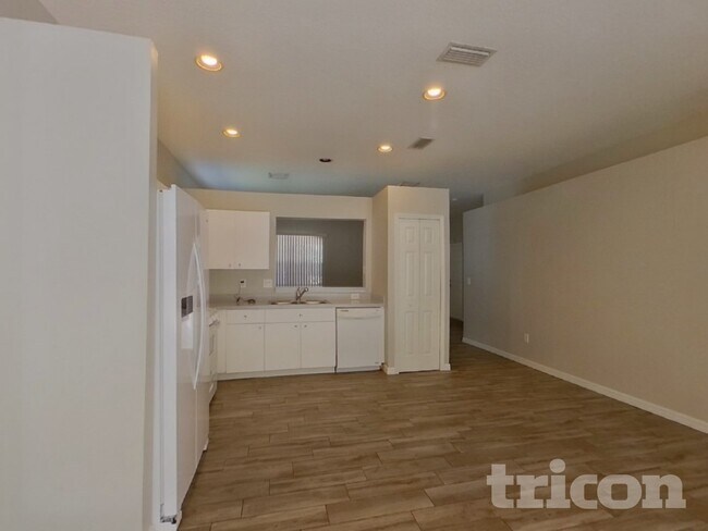 Foto del edificio - 6705 Cambridge Park Dr