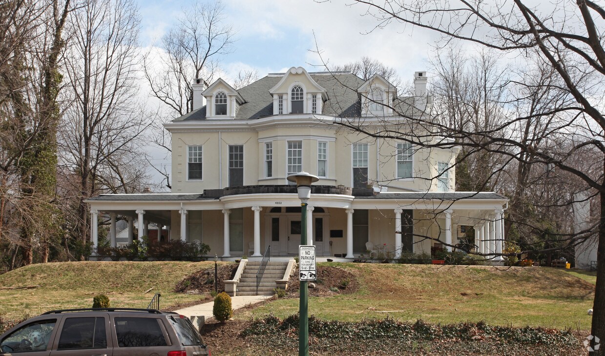 Foto del edificio - 4803 Roland Ave
