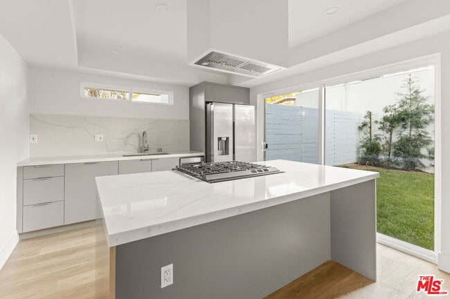 Building Photo - 1752 N Van Ness Ave