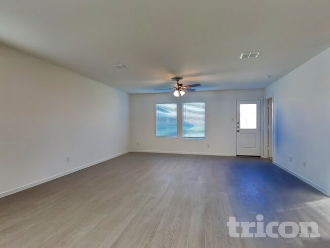 Building Photo - 1624 Parlier St