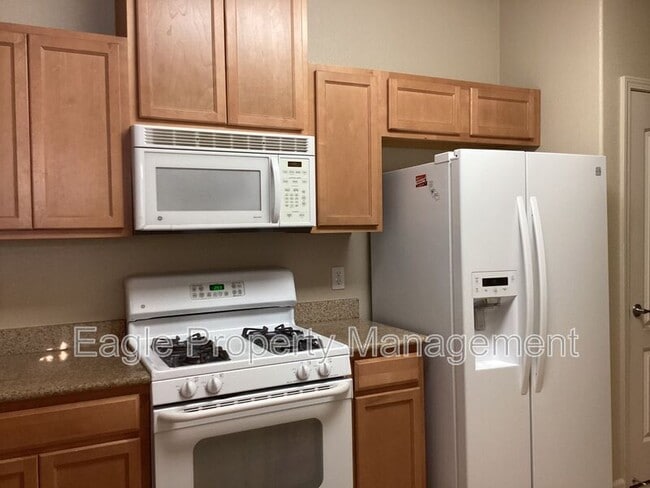 Building Photo - 5526 Tares Cir