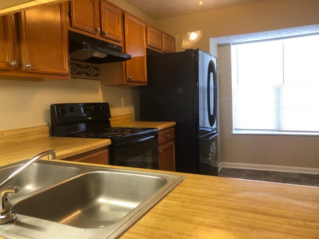 Building Photo - 3768 Meadow Creek Dr