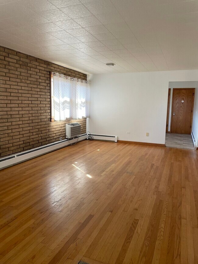 Building Photo - 1229 N La Grange Rd