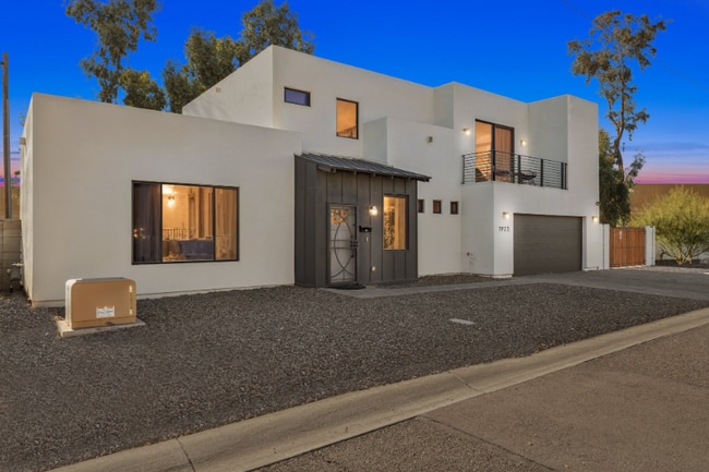 Building Photo - 1923 E Monterey Way