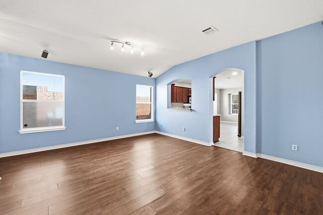 Building Photo - 920 Coronation Way
