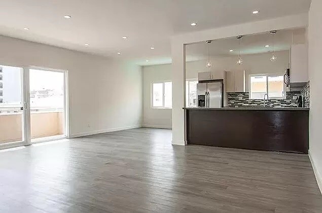 Foto principal - 7224 Hillside Ave