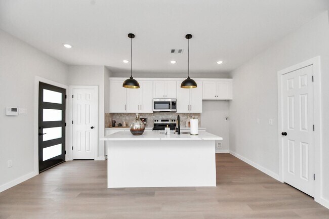 Foto del edificio - 7926 Gladstone St