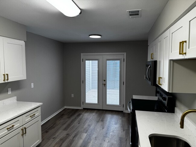 Foto del edificio - 926 Holbrook Cir