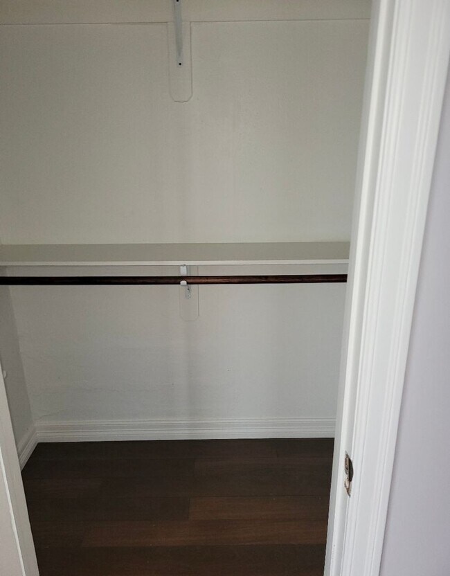 Foto del edificio - 6918 Irvington Blvd