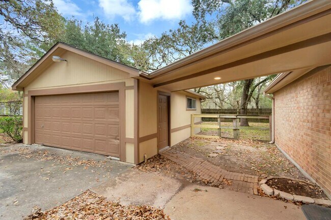 Foto del edificio - 13219 Jasper Ln