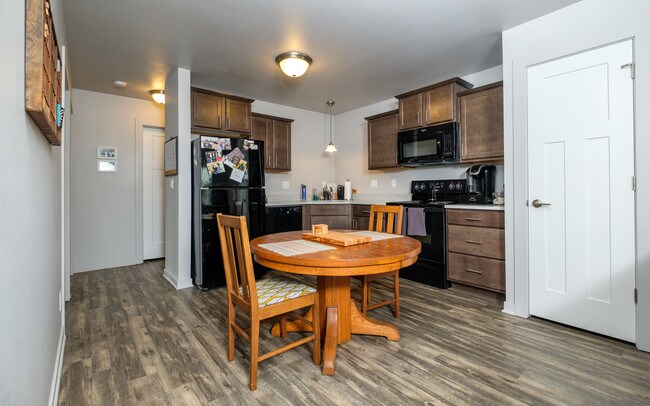 Foto del edificio - 4817 NE Sherman Ln