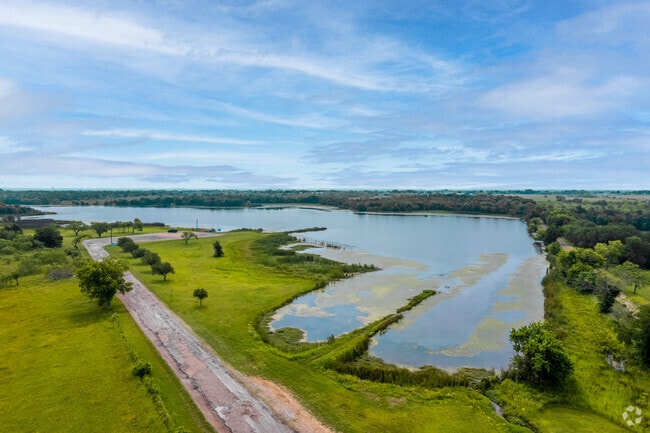 If you like fishing, boating, or hiking, then Kaufman City Lake Park is for you.