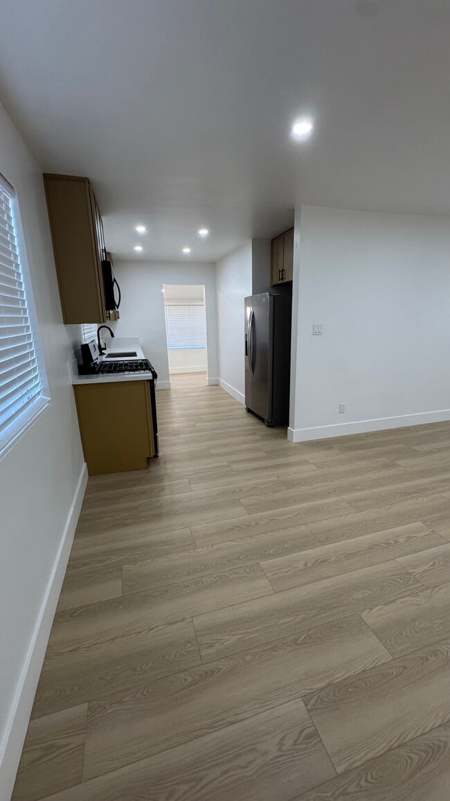 Building Photo - 3443 E 8th St