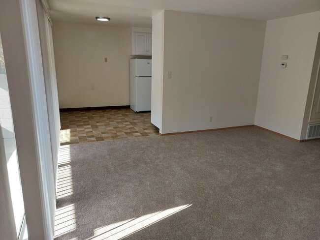 Building Photo - 1100 Ranchero Way