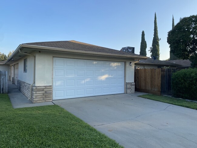 Foto del edificio - 3000 Keller St