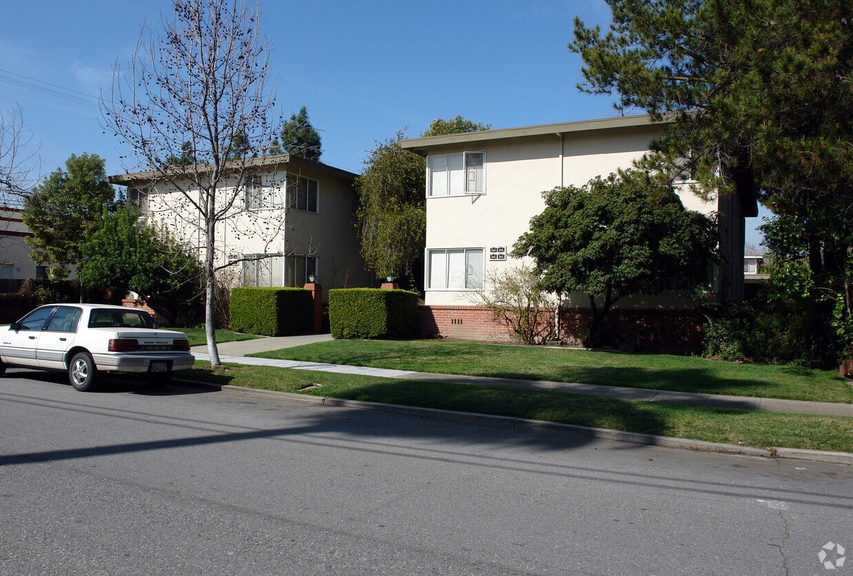 Building Photo - 452-468 Wilton Ave