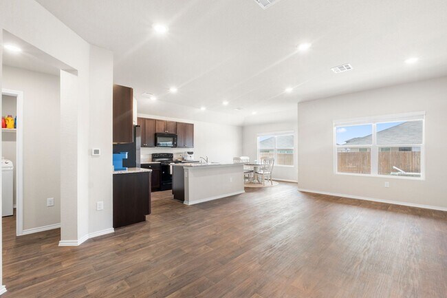 Foto del edificio - 5824 Brocade Dr