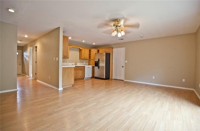 Building Photo - 2196 E Cinnamon Way