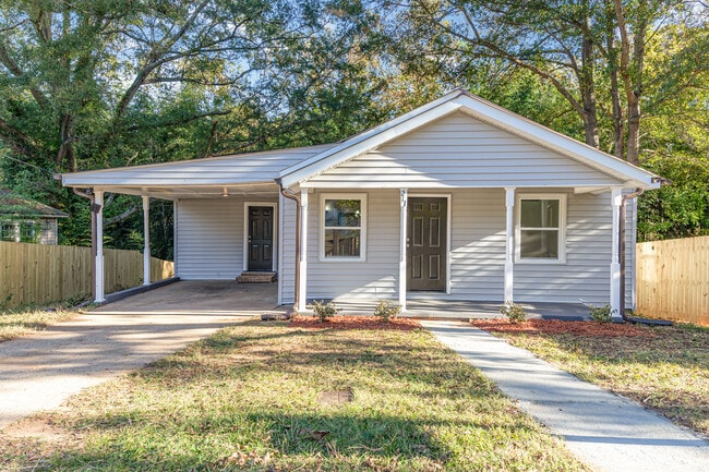 Building Photo - 211 Putnam St