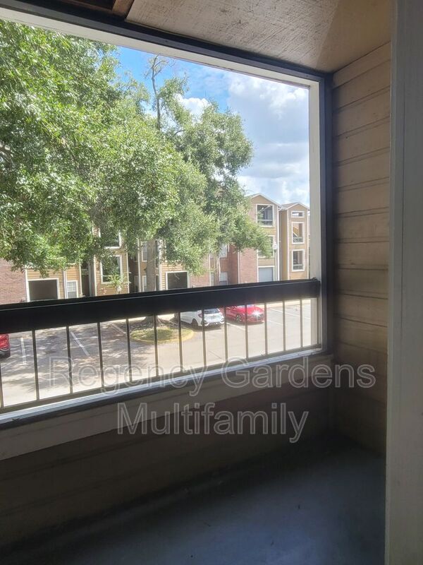 Building Photo - 4200 Thornbriar Ln