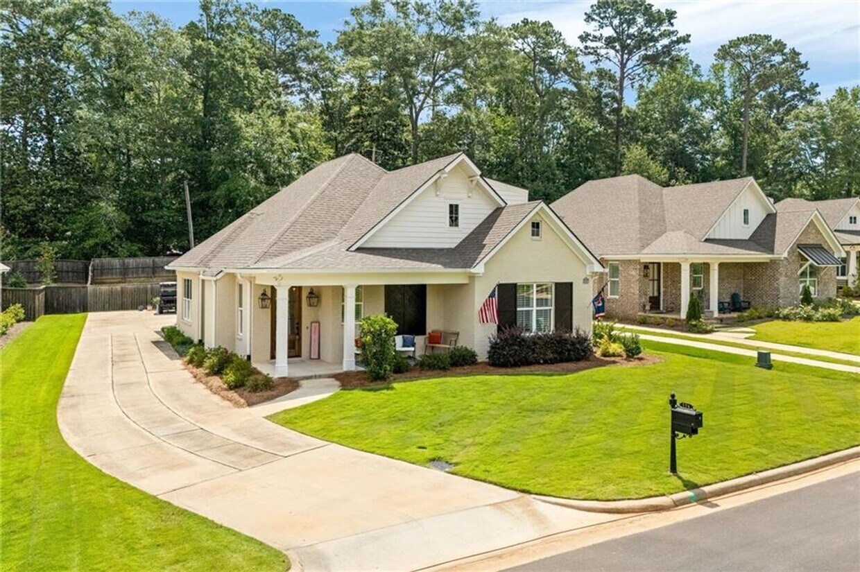 Foto principal - Spacious 4BR Home Near Auburn University –...