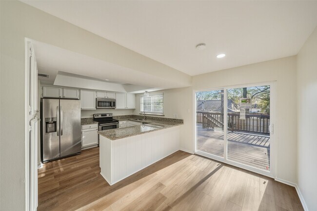 Foto del edificio - 3018 Sycamore Springs Dr