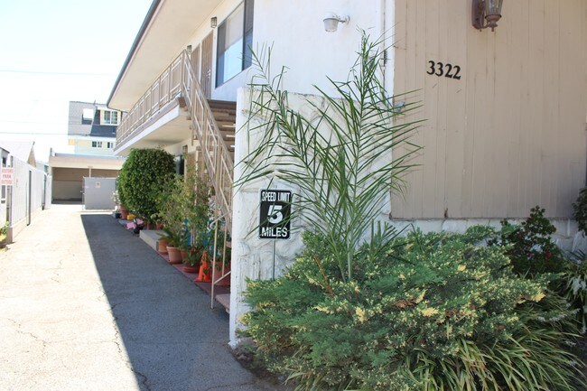 Foto del edificio - 3322 Atwater Ave