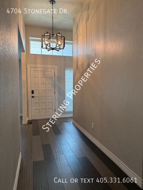 Foto del edificio - 4704 Stonegate Dr