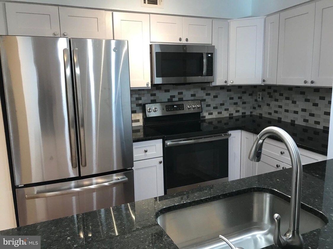 5809 Royal Ridge Dr Unit 1, West Springfield, VA 22152 Condo for Rent