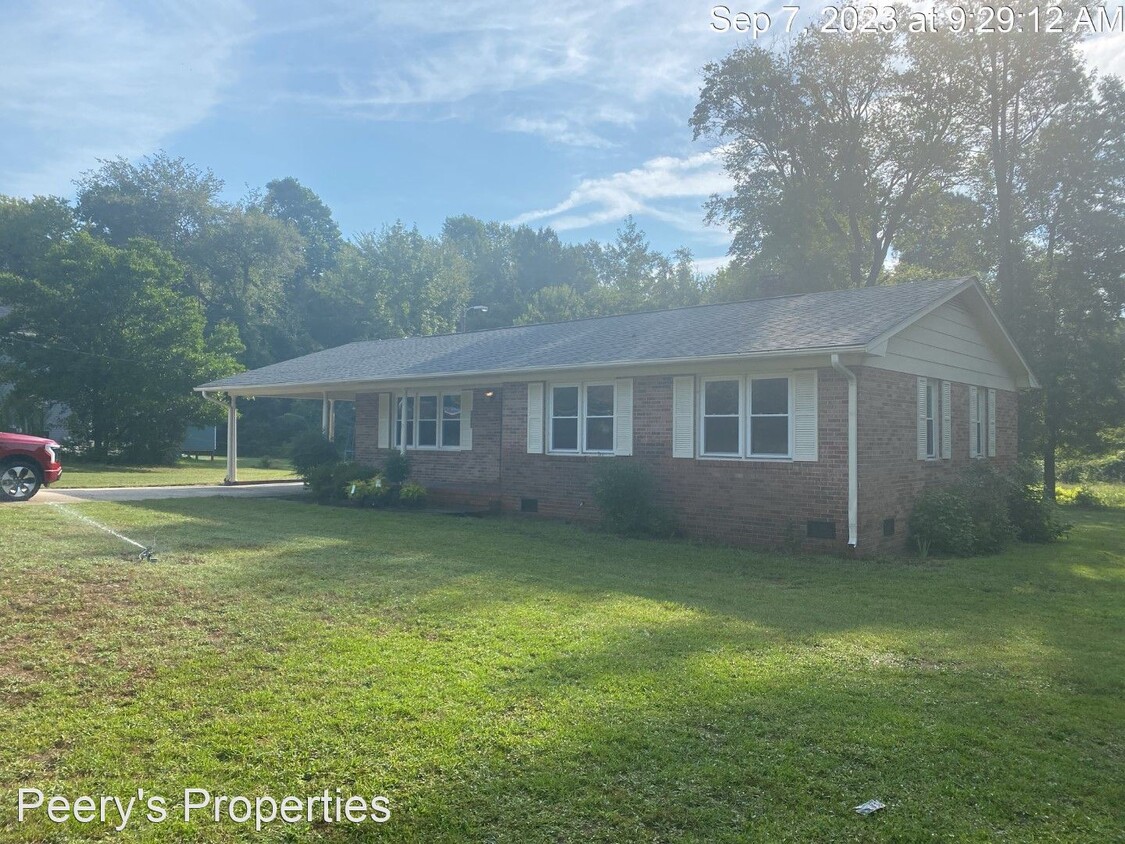 3 br, 2 bath House 2920 Dunn Road