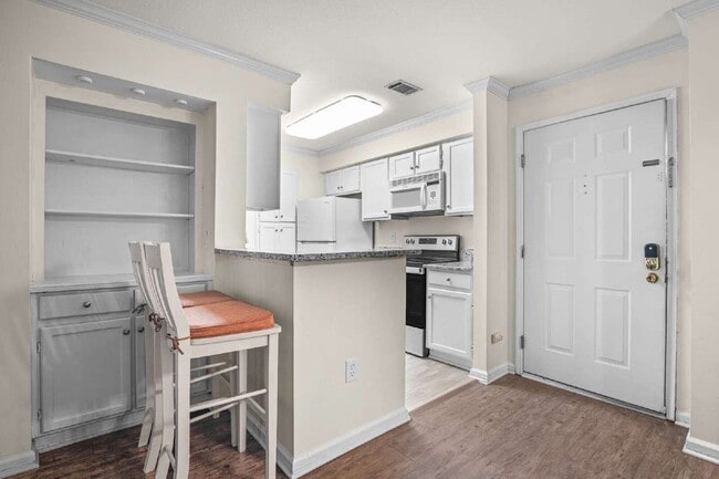Building Photo - 3115 Pine Heights Dr NE