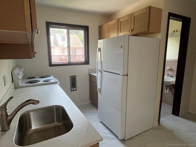 Building Photo - 74 Coolidge Ave