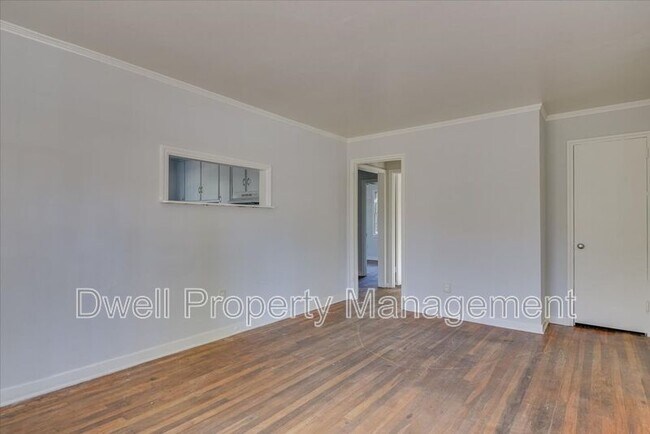 Building Photo - 2545 Sheraton Dr