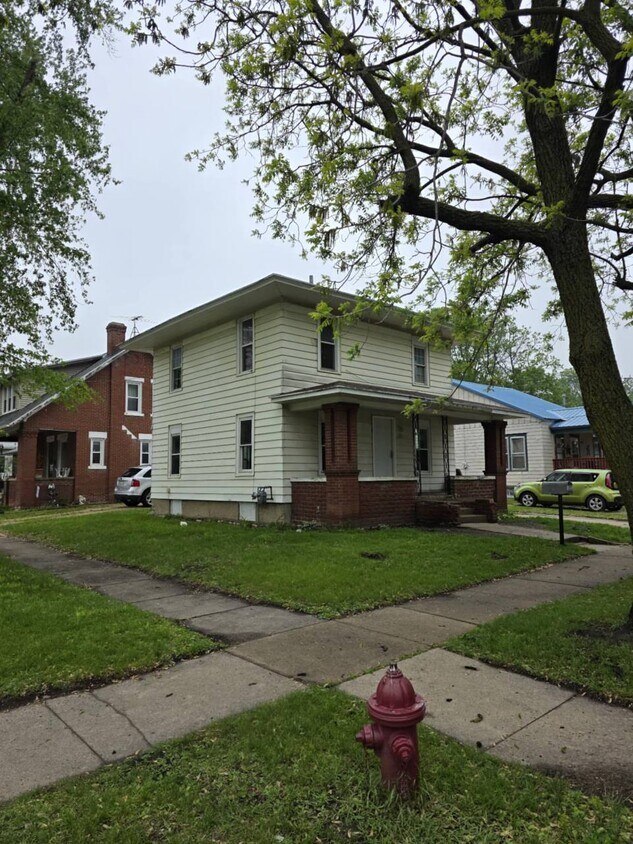 Primary Photo - 121 1st St NW