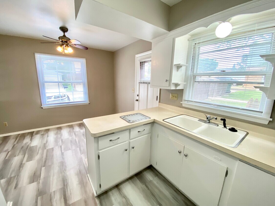 Cocina - 8900-8916 W Howard Ave