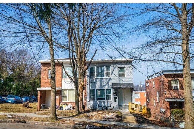 Foto del edificio - 32 Varnum St NE