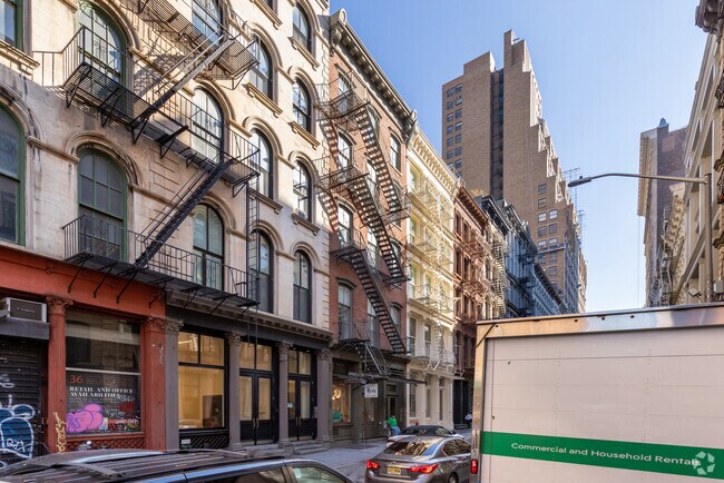 Building Photo - 40 Walker St