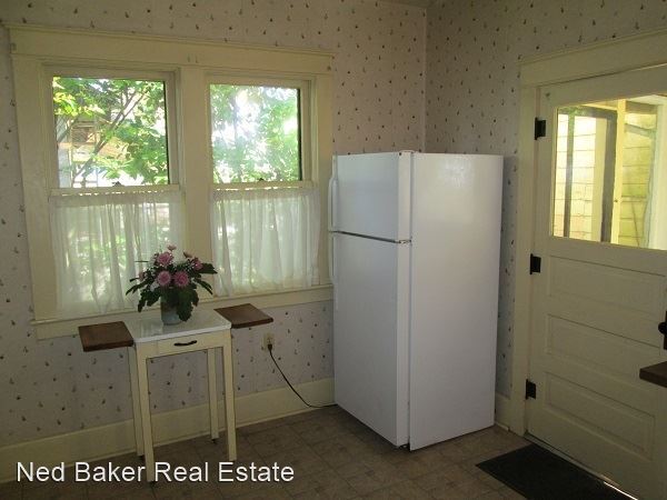 Building Photo - 3 br, 1 bath House - 940 17th St NE