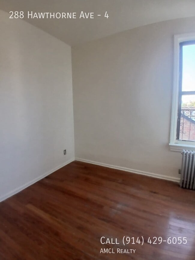 Foto del edificio - 288 Hawthorne Ave