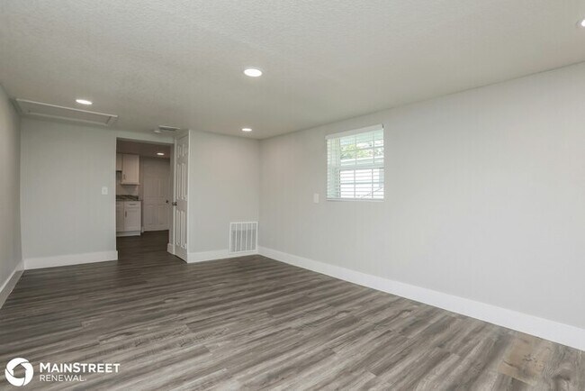 Building Photo - 1702 Holliday Dr