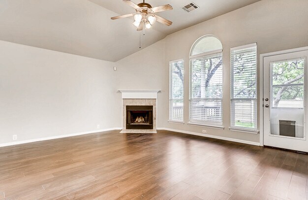 Primary Photo - 4-BEDROOM HOME IN LAKESIDE